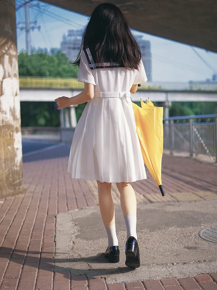 ビスチェ ワンピースを選ぶときに迷うのは、本当に「どんなもの？」なのか？