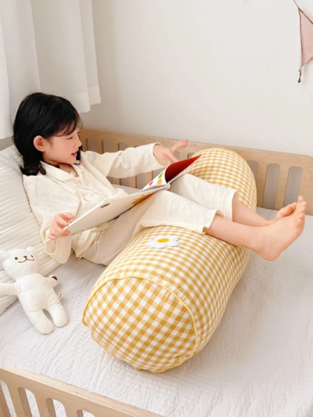 赤ちゃん用抱き枕：クマデザインの取り外し可能タイプがベッドサポートに最適