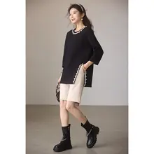 エレガントなデザインの黒Tシャツ【ビーズ装飾・大きいサイズ・春用】