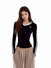 Vネックデザインのレディース長袖Tシャツ【春用・レッド・フィット感あり】