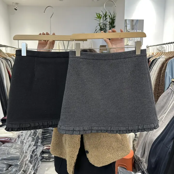 デザイン性のある花柄ウールミニスカート【高腰・Aライン・冬用・女性用】