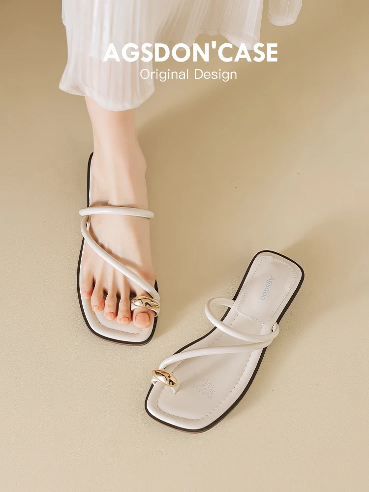 美しいデザインの黒いフラットサンダル【フレンチスタイル・クロスストラップ】：夏の靴下なしコーデに最適な選択肢