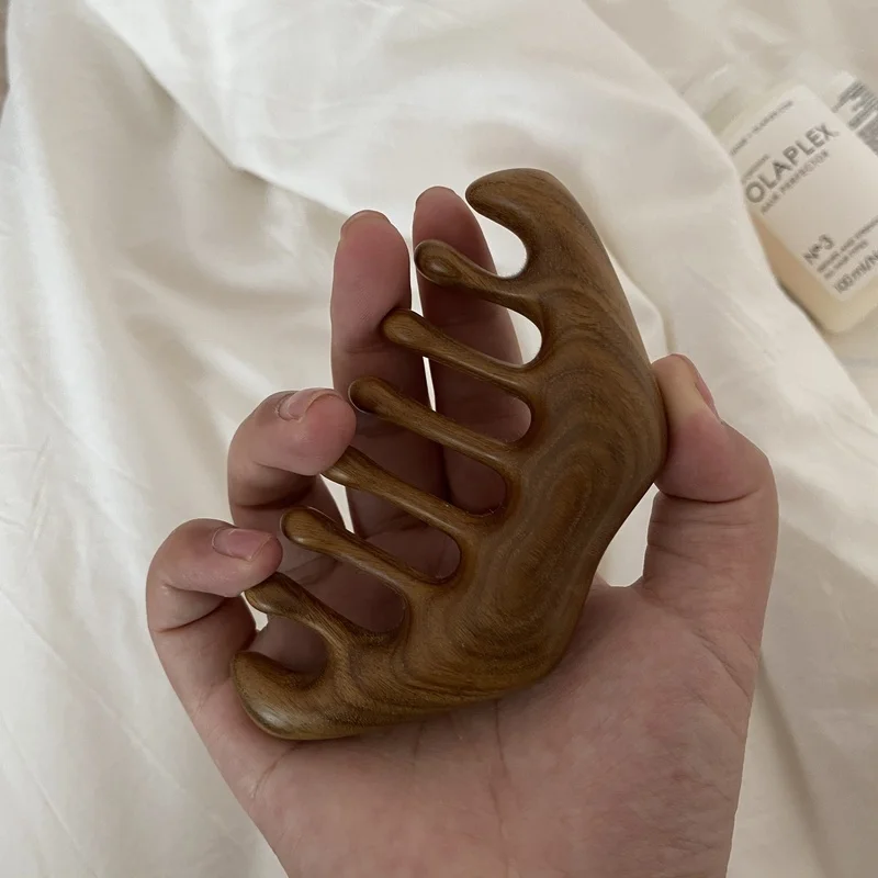 頭痛がひどいとき、本当にヘッドスパが効くの？緑檀のヘアコームで頭を整える方法とは