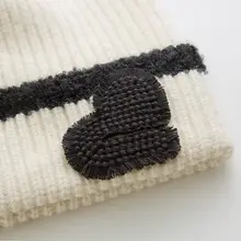冬用ニット帽【心形刺繍・羊毛・デザイン】