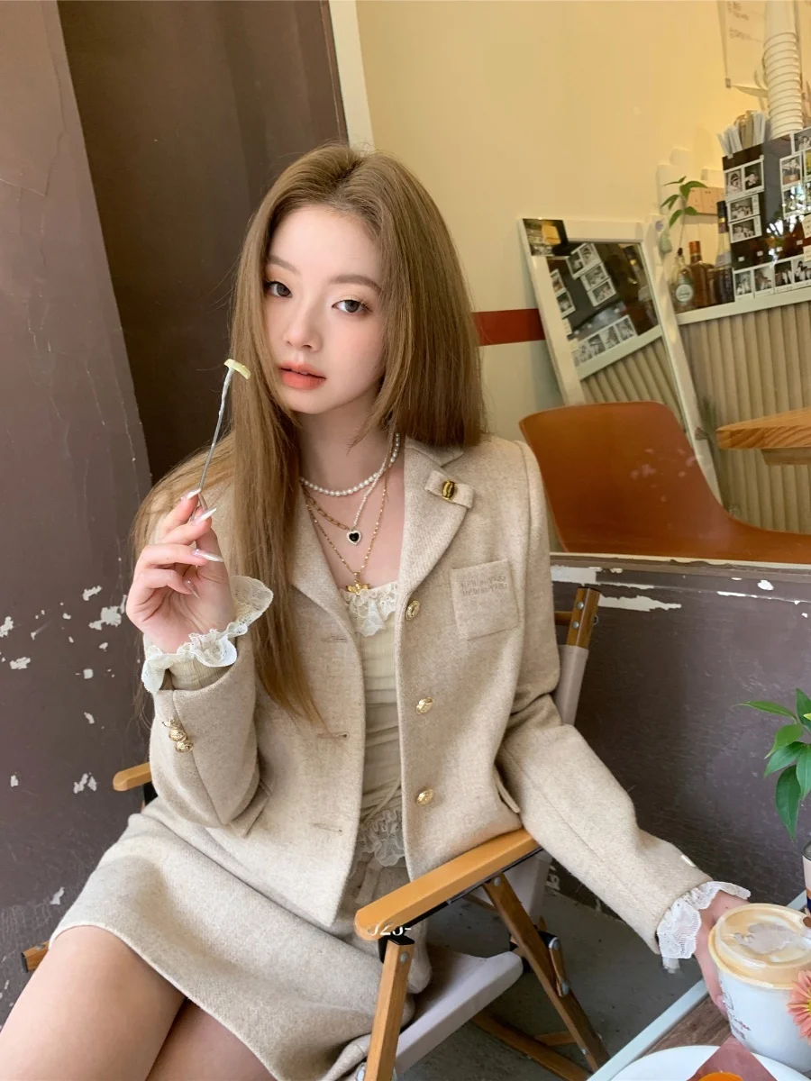 レトロな美ラードウールコートとショートスカートセット：オールドファッションの本質を再現