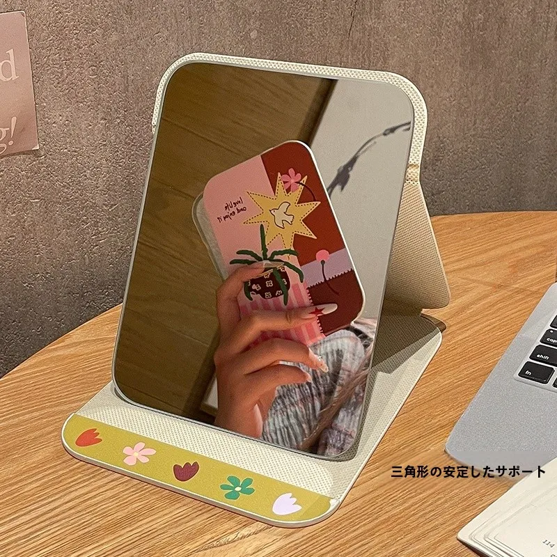 折りたたみ式化粧鏡：玄関や小さなスペースでおしゃれに使えるポータブルデザイン