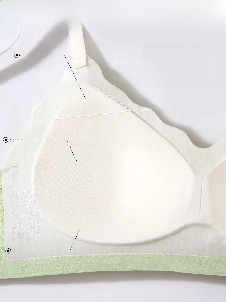 ノンワイヤーブラの柔らかさとフィット感：MiiOWの蕾絲製小胸向けモデルを徹底解説