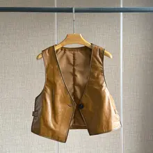 ラムレザー製 レディース ベスト【Vネック・斜めボタンデザイン・スリーブレス・フィット感あり】