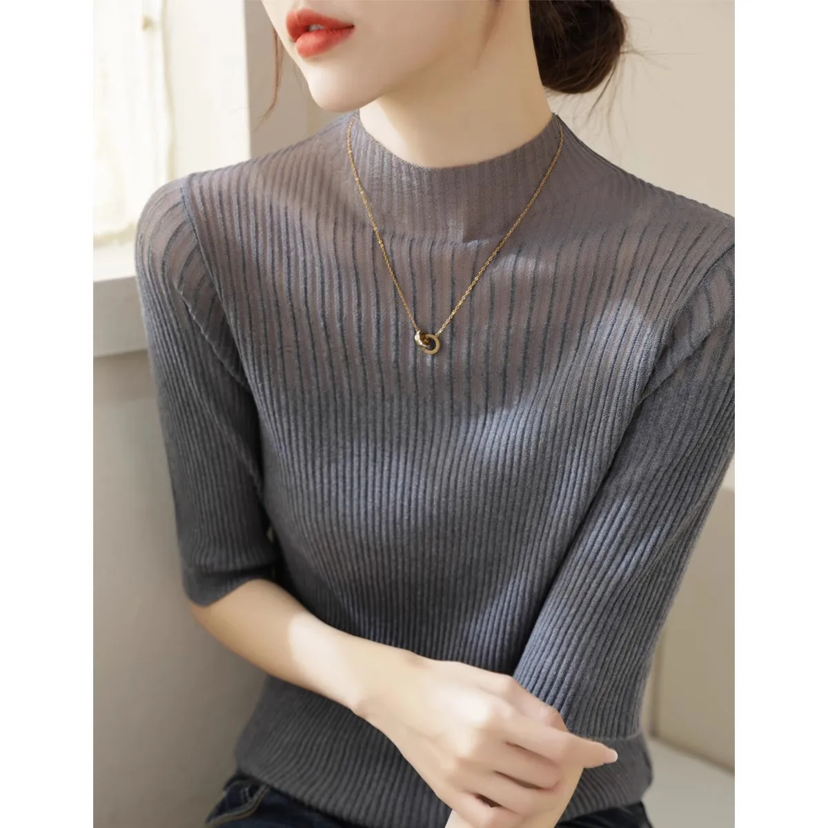 大人可愛い服 40代コーデの完全ガイド｜ハイネックレーストップスで実現する洗練された可愛さ
