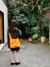 華やかな花柄コットンショルダーバッグ【カジュアル・結びデザイン・斜め掛け対応】
