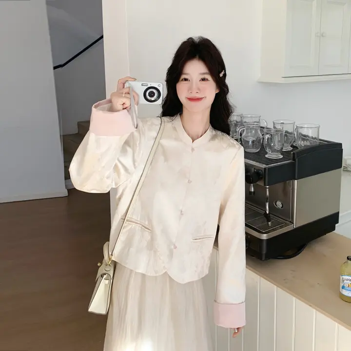 エレガントな雰囲気の春用短丈ジャケット【中式デザイン・花柄・女性用】