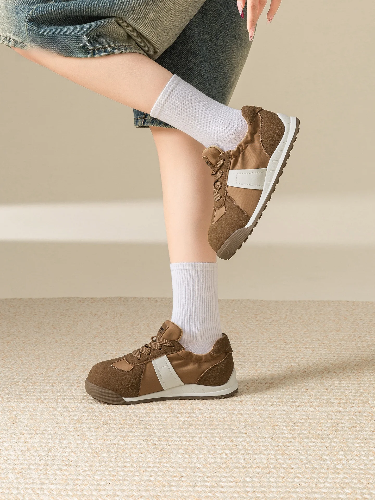 フラットシューズが痛くならない理由は？DUSTOの低反発パンプスが日常を救う