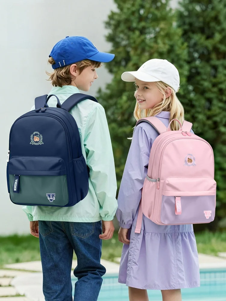 子供用軽量リュックサック：小学生向けアウトドア旅行に最適な二重肩ストラップモデル