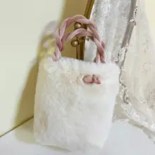 冬季に最適なファー素材のハンドバッグ【チェーン付き・かわいいデザイン・ショルダーバッグにも対応】