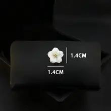 ブローチ レディース マザーオブパール 花モチーフ 襟元 目隠し マグネットピン 強力 跡が残らない 上品 ファッションアクセサリー
