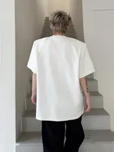 デザイン性の高い小さな襟のパッド付き短袖Tシャツ【男性用・夏用・ラグジュアリー感】