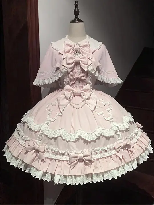ピンクの可愛いドール風ロリータワンピース【古風なデザイン・ケープ付き】
