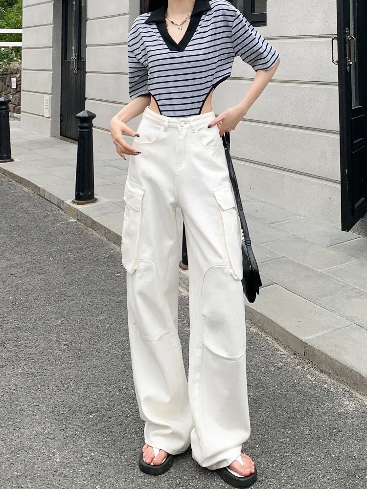 白のデニムパンツ：高腰スリムフィットで四季通用のスタイリングを実現