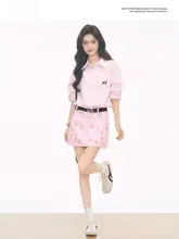 優雅な印象のピンクシャツ【小柄向け・襟付き】と油彩プリントショートスカート（セットアップ対応）