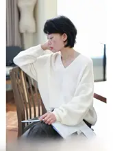 全山羊绒使用のVネックホワイトニットセーター【ゆったりシルエット・女性用・ラグジュアリー】