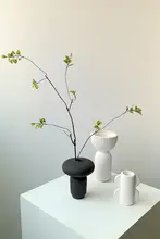 素朴なデザインの陶器製花瓶【インテリア装飾・リビング・寝室・ダイニング用】