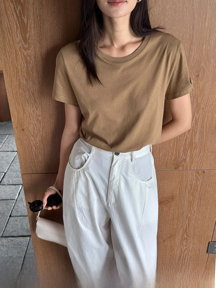 原色コーデとは？純色のシンプルデザインが通勤スタイルに与える影響