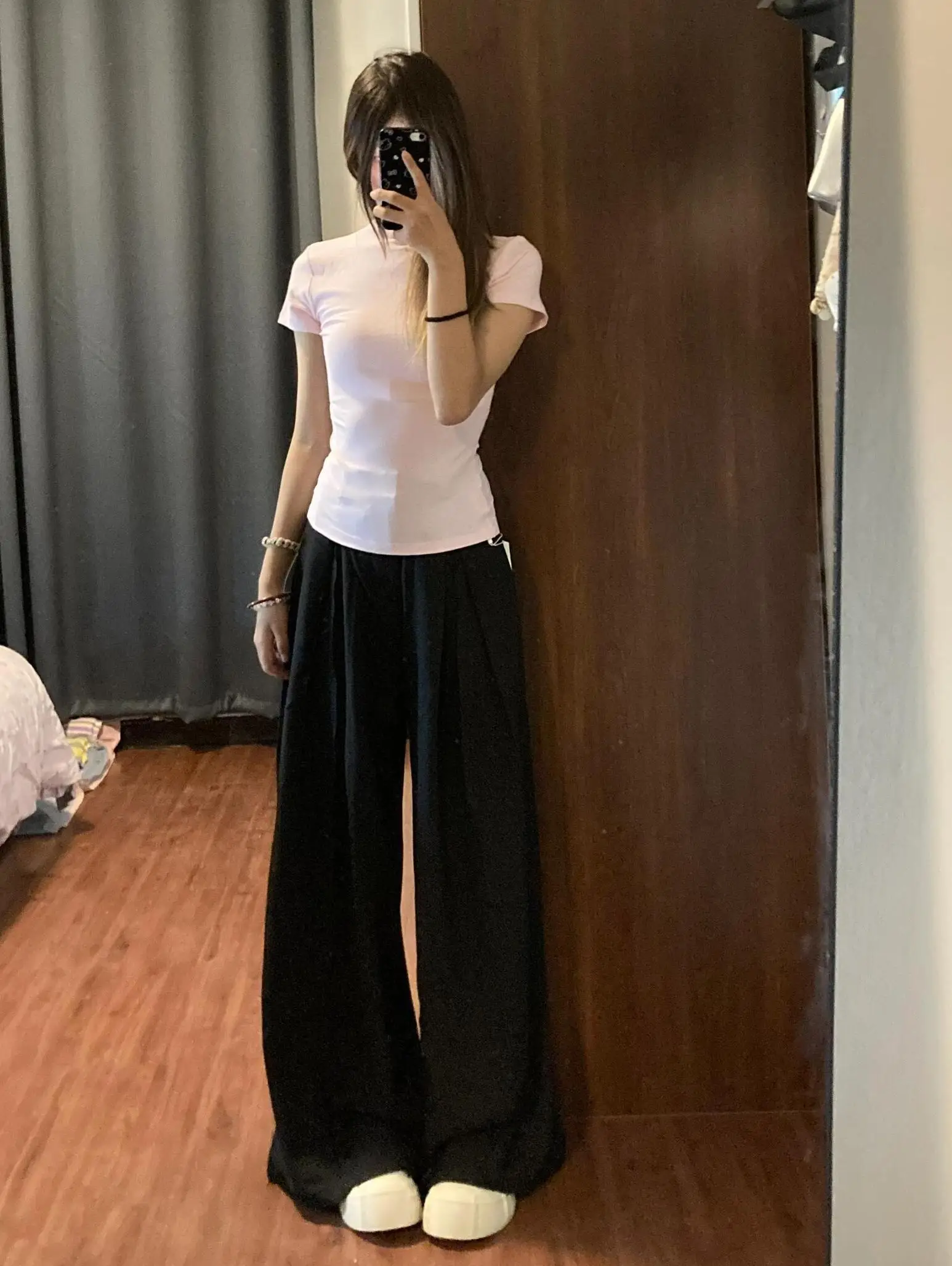 高身長向け黒スキニー 夏 メンズ：ハイウエスト・テーパードデザインの通気性とフィット感
