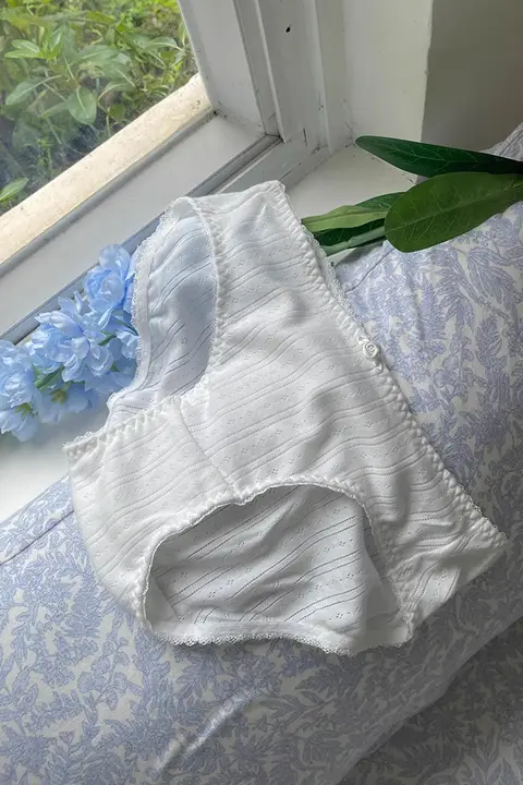 白いバラのデザインの女性用三角パンツ【全棉・薄手・夏用】
