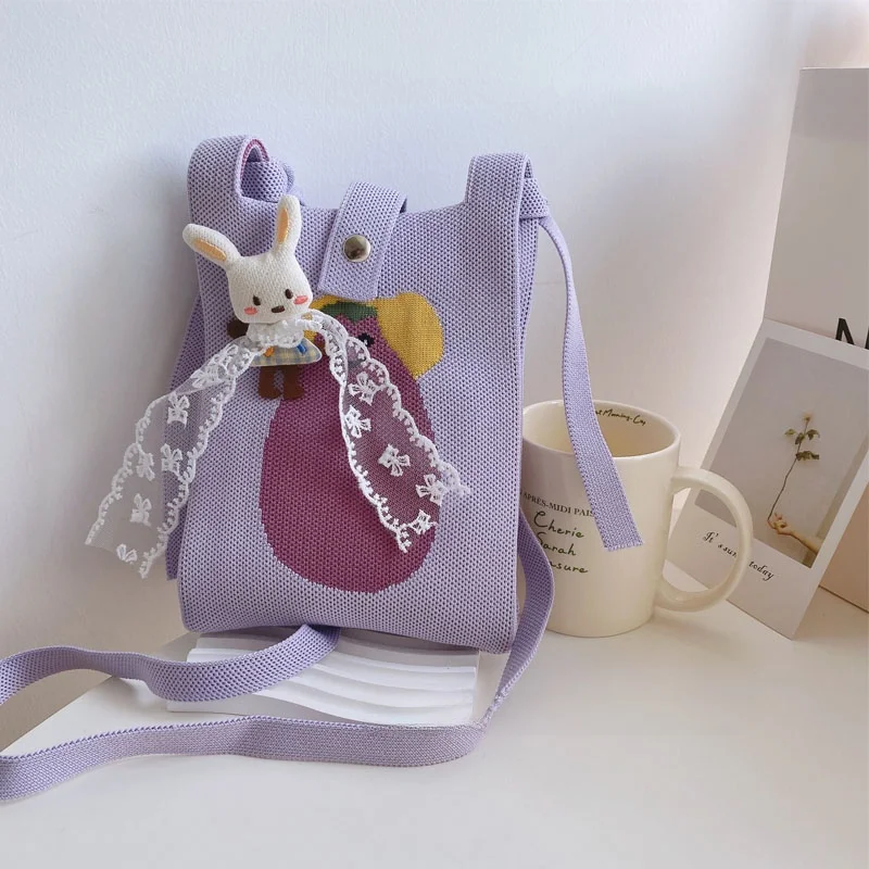 薄い財布 かわいい：ミニサイズで通勤にも対応するニット素材のキャラクター柄財布