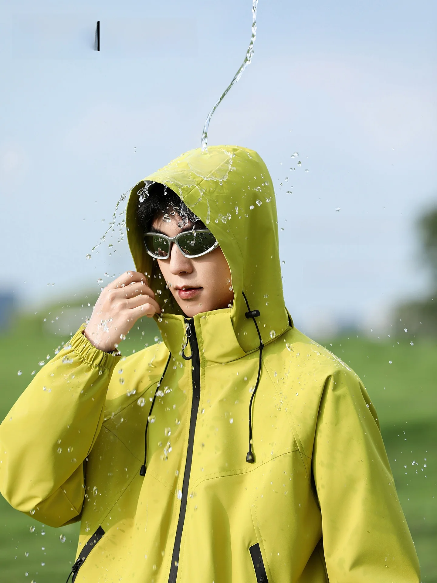 通勤 レインウェア に最適なアイテムは？三合一 防水アウトドアジャケットが解決する雨天の悩み