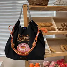 ボールチェーン刺繍トートバッグ【可愛いドーナツデザイン・エコキャンバス】