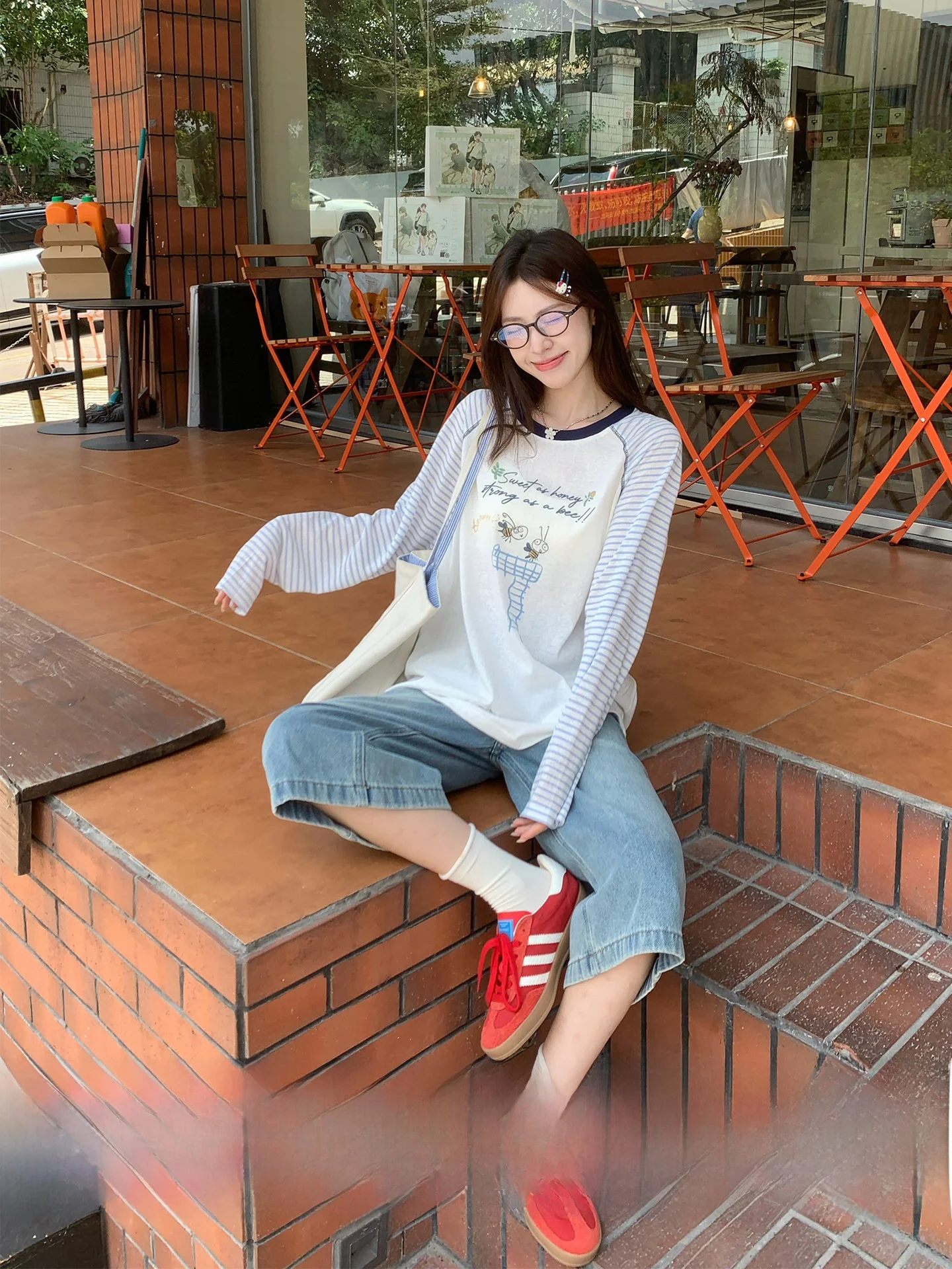 日焼けに強い長袖Tシャツはどのように選ぶ？白色ストライプの涼しさと防護力が融合したアイテムがおすすめ