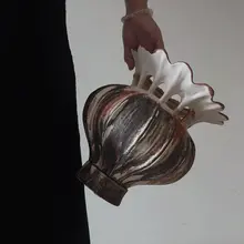 侘寂デザインの陶器花瓶【玄関用・クリエイティブな装飾品・アート風】
