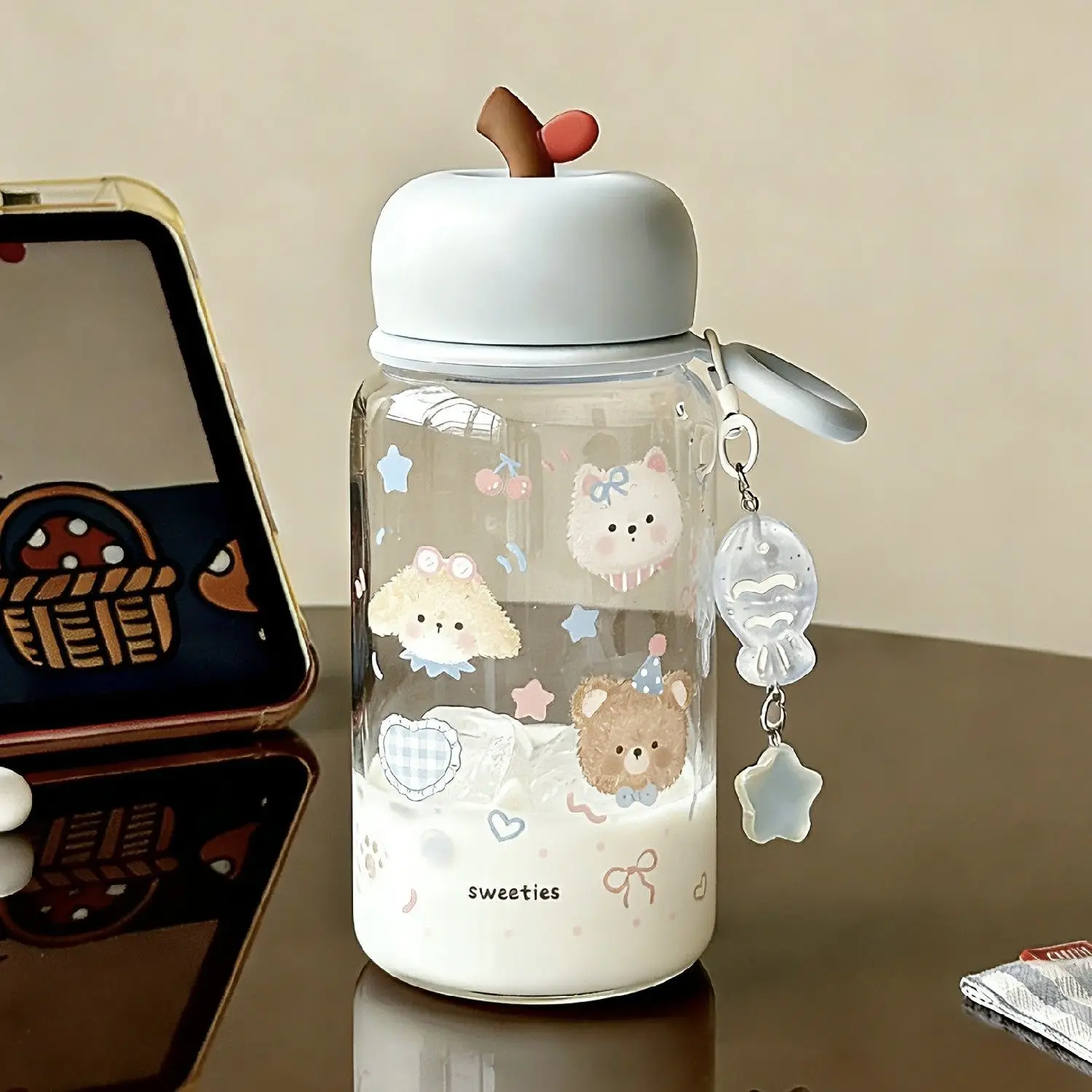可愛い小熊デザインのプラスチック水筒：女子中学生向け通学用の600ml水筒の実用性と特性