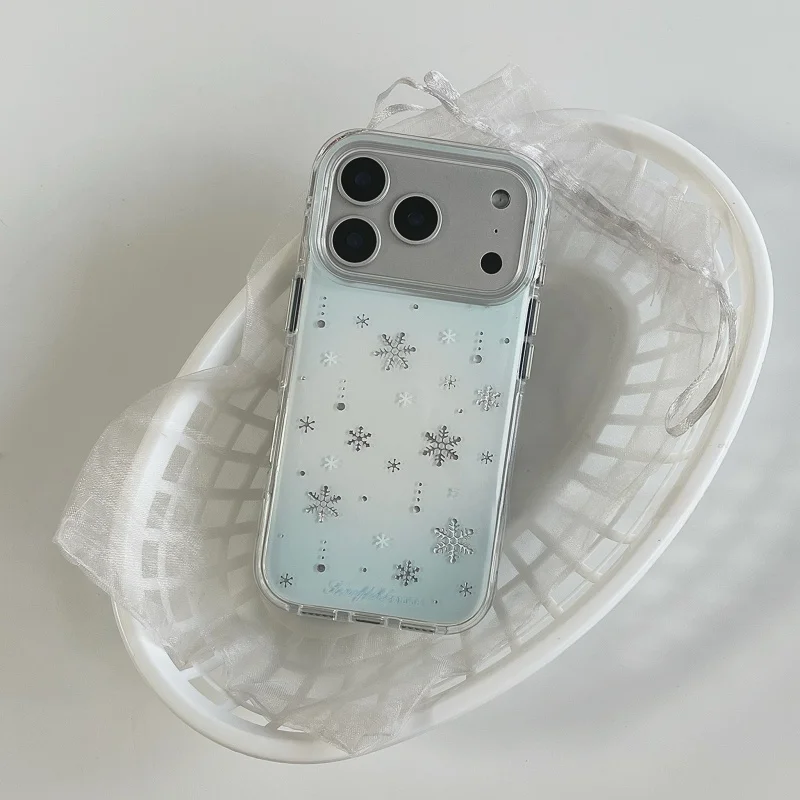 iPhone 12ケースやスマホフィルムを選ぶときに迷う？冬の雰囲気を纏うブルーとホワイトのグラデーションケースがおすすめ！