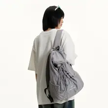 スタイリッシュなデザインのアウトドア用軽量大容量リュックサック【通勤・学生用・スポーツ対応】