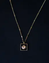 フランス風ビンテージデザインの金色貝殻ロックチェーンネックレス