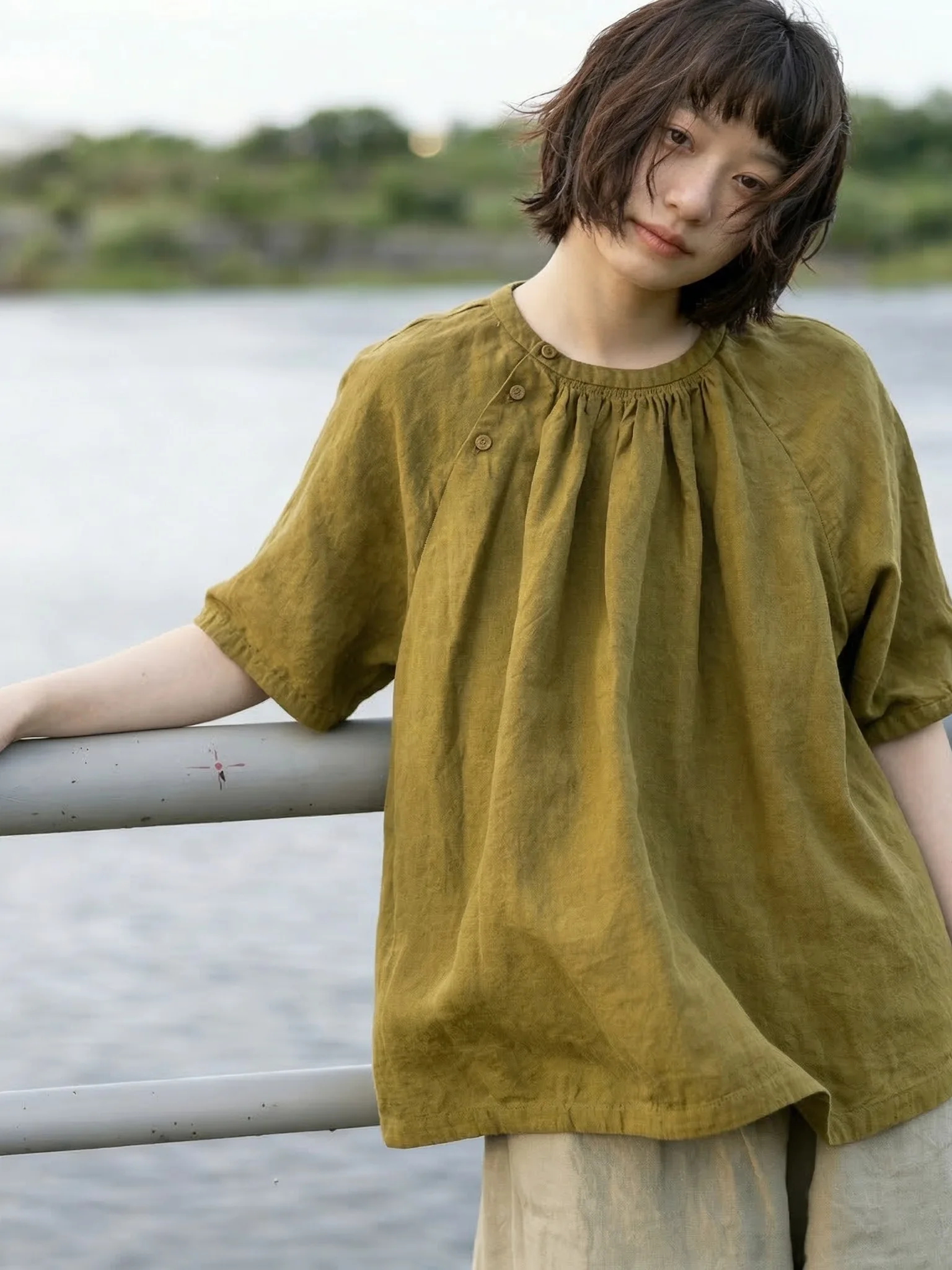 春コーデの基本を徹底解説！マスタードイエローグリーンTシャツで自然なスタイルを実現
