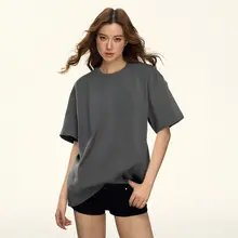 シンプルなデザインのカラフル半袖Tシャツ【ゆったりとしたフィット・女性用】