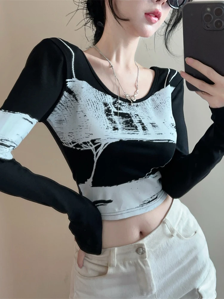 Y2Kスタイルの長袖Tシャツ：20代が愛用するダンス・KPOPスタイルのデザイン性と実用性