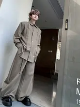 秋冬用の長袖シャツ【金属ディテール・クールなデザイン】とワイドレッグパンツ【スタイリッシュ・ハイエンド感】（セットアップ対応）