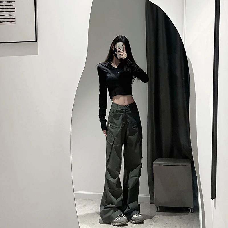 スニーカーに合うカーゴパンツの丈感は、本当に「長め」がベストなの？