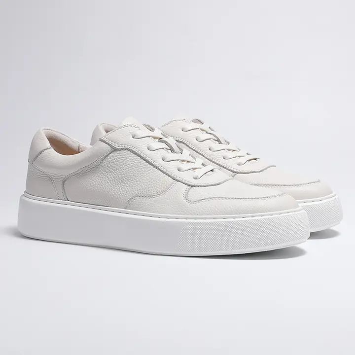 スタイリッシュなカジュアルシューズ【本革・快適・ローカット・ホワイト】