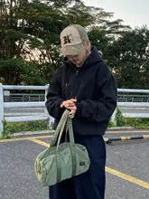 ラミネート仕上げのフード付きショートジャケット【秋冬用・ゆったりデザイン・アウトドア用】