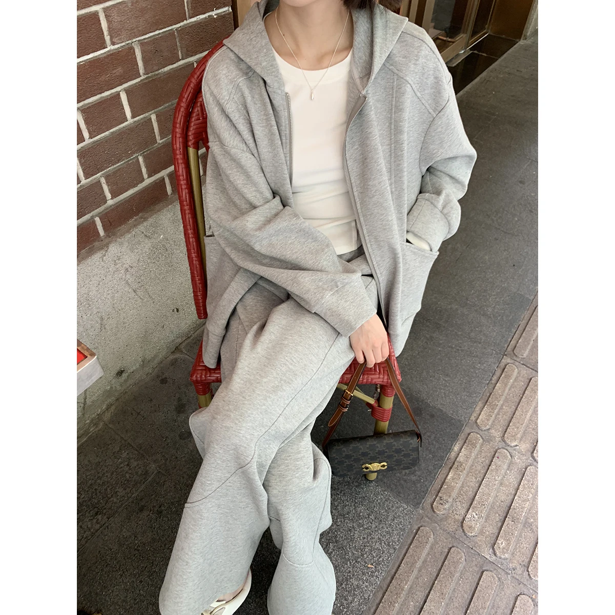 骨格ストレートタンクトップは、本当に体型に合うのか？