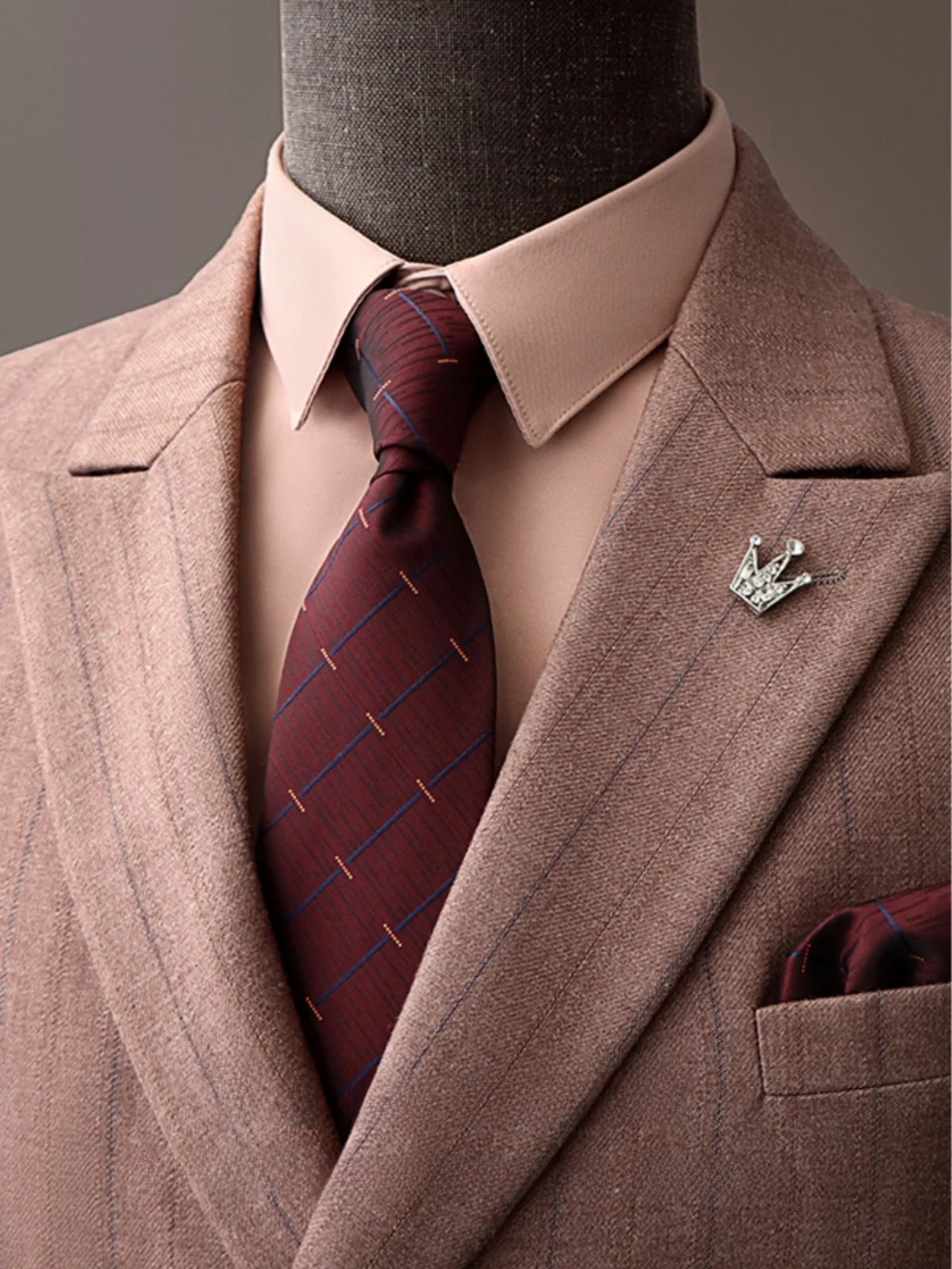 ascot tie とは何か？そして、なぜ今、私たちの日常に「ドットネクタイ」が欠かせないのか？