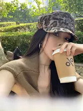 洗練されたデザイン！レトロ風ヒョウ柄ベレー帽【女性用・フラットトップ・個性的】