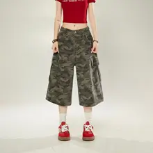 カジュアルな印象のミリタリー柄七分丈ワイドパンツ【多ポケット・女性用】（セットアップ対応）