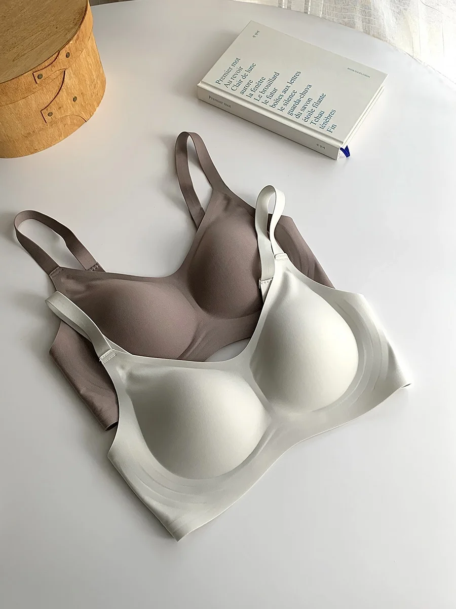 ノンワイヤー育乳ブラ：Fangtang Studioのシンプルで快適な3/4罩杯モデル