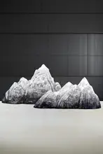 抽象的な雪山デザインの装飾オブジェ【ホテル・オフィス用・ディスプレイ装飾】